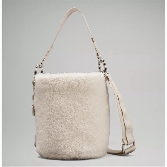 Lululemon Crossbody Fleece Bucket Bag in White Opal NWT - Picture 3 of 5